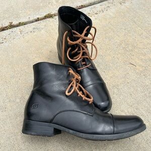 Men’s size 9 leather boots, leather laces
